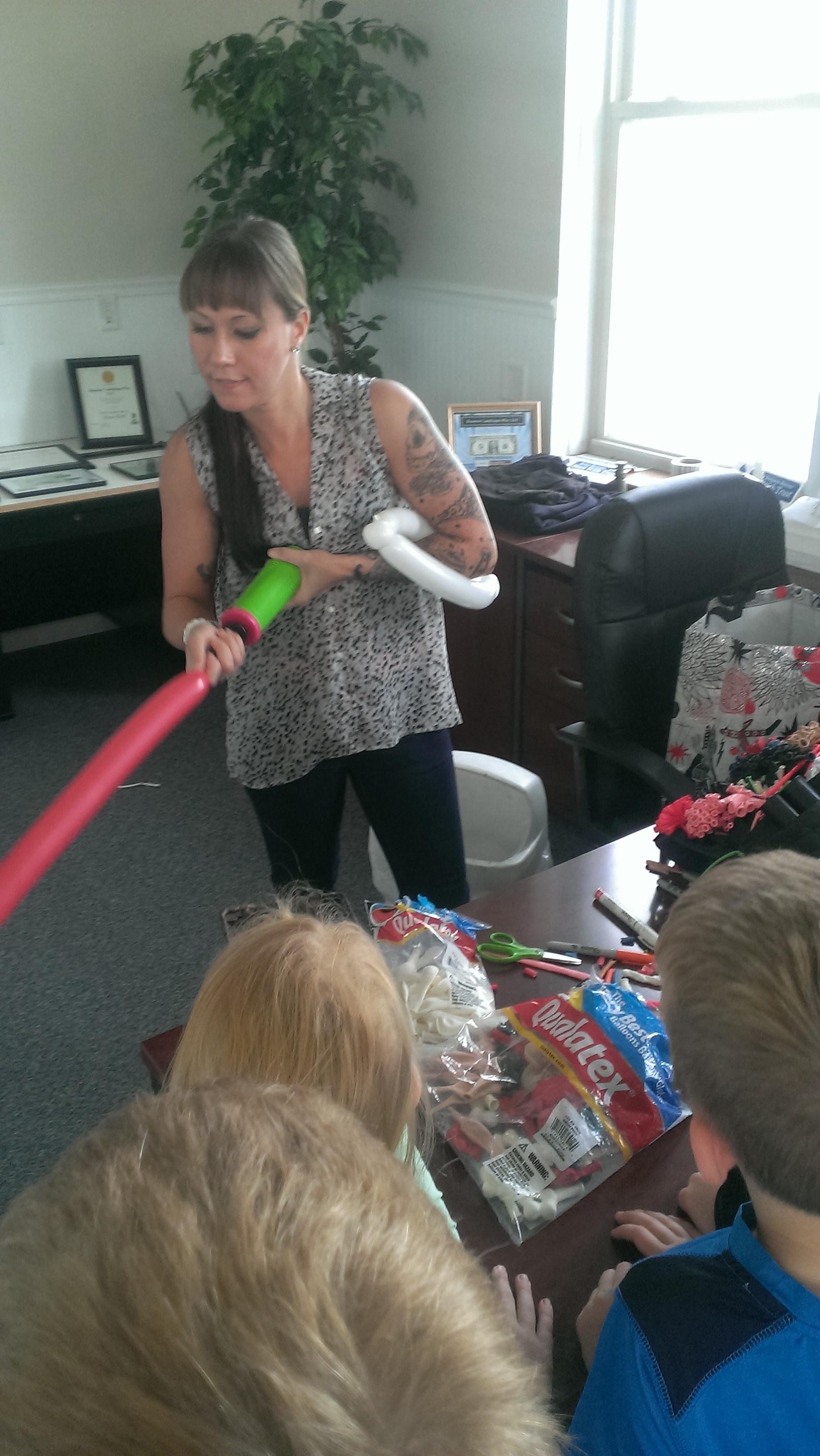 Balloon maker