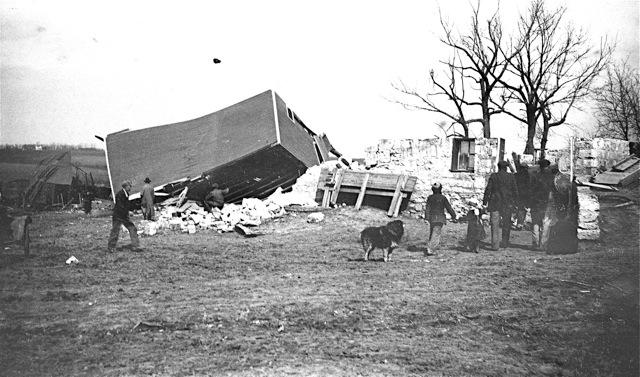 History_CD_Kunz_barn_after_tornado